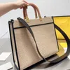 حقيبة Straw Bag Luxurys حقائب مصممة حقيبة شاطئية شاطئية غير رسمية حقيبة يد كبيرة حقائب السفر رسول محفظة النساء كتاب 230713