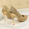 Chaussures habillées femmes 10cm talons hauts amour pompe femmes Flash métal sculpté mariage mariée talons hauts brillant luxe Design fête écharpe chaussures 230713