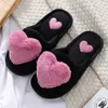 Pantoufles femmes chaud hiver intérieur dames coton mode confortable mignon amour coeur en peluche plat avec antidérapant femme pantoufle