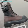 Domino Cap Toe Combat Boot (Women) 100% настоящие кожаные кожи домино кожа и тканевые ботинки с жаккардовыми нейлоновыми байкерскими сапогами с багет