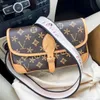 M45985 Diane Bag Luxury Baguette Cross Cross Designer Body Dysteruine Leather Fashion Bags Womens Mens Clutch Sacd