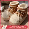 Novas botas de inverno quentes para neve 2022 design de pele feminina botas curtas antiderrapantes leves confortáveis chinelos masculinos para casa sapatos de cano alto L230704