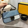 Denim Vintage Baguette Crossbody Women Luxurys handväska plånbok Kvinnor klaffar axelväskor fest kväll crossbody handväska 221111