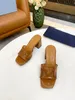 Designer Sandaler tofflor Summer Men Women Shoes Shaped Multicolor Slides Gjuten fotbädd i svart tonalt gummisula med 1102