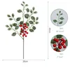 Fiori decorativi Simulazione Piante verdi Ramo di eucalipto in plastica Decorazione per feste di Natale Pianta artificiale Frutta rossa e bianca