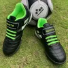 Säkerhetsskor Barn Soccer Shoes Anti-Slippery Football Sneaker Breattable Soft Mesh Justerbar klistermärke slitstemtent för konstgräs 230713