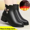 Bottes noires chaudes en peluche femme bottes courtes hiver femmes bottines perlées cristal fermeture éclair femme plate-forme chaussures dame Chelsea L230704