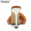 Pantofole Eilyken New Summer Fluffy Fur Dot Toe Pantofole da donna Fashion design Slim Tacchi alti Mule Shoes Pantofole Sandali da donna Z230713