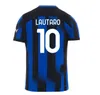 23 24 PAVARD InterS LAUTARO Milans voetbalshirts VERJAARDAG CORREA DZEKO BARELLA ASLLANI FRATTESI 2023 2024 BROZOVIC Thuisvoetbalshirt uniformen heren kindertenue 3e