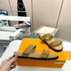 Дизайнер -Комфорт Сандалии тапочки модные женские классические кожаная платформа пластинка сандалии роскошные на открытом воздухе песчаная обувь размером 35-42