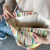 Borse da sera Borse da donna 2023 Designer Borsa da spiaggia all'uncinetto Casual con fibbia Cute Tote Stripes Shopper Borsa a tracolla in tela arcobaleno 230712