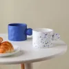 マグカップクリエイティブセラミックティーマグカップ手作りのカラフルなウォーターミルクカップキッチン食器板ホームオフィスR230712用のウサギハンドル付き