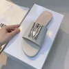 Mujeres M hebilla de metal Zapatillas Sandalias Diapositivas de fondo plano Verano Nueva Moda clásica Casual Diseñadores de lujo Zapatos Playa Vacaciones Señoras