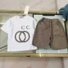 Designer di lusso Set di abbigliamento per bambini T-shirt bianca monogramma shortst moda marchio di moda britannico estate tesori per bambini ragazze cotone nero bianco due pezzi AA