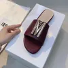 Donna M fibbia in metallo Pantofole Sandali Fondo piatto Scivoli Estate New Classic Fashion Casual Luxury Designers Scarpe Beach Vacation Ladies