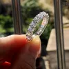 Klaster Pierścienie 2023 TOP SPRZEDAŻ Para Luksusowa biżuteria 925 Srebrna poduszka Kształt White Topaz CZ Diamond Pierścień ślubny