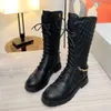 Pełna skóra zbożowa dla kobiet o niskim obcasie buty w połowie zawartości Cowskin Knice Lace-Up Boi Booties bojownicy na zewnątrz luksusowe projektanci rozmiar rozmiaru 35-41