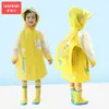 Enfants mignons imperméable imperméable enfants dinosaure licorne pluie poncho manteau de pluie et avec sac à dos position étudiant