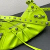 2023 Classic High Quality Green Cowhide Women's Bag dragkedja stor kapacitet en axel underarmsäck inner och yttre smörgås fritid mode personligt märke