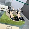 2023 Designers Sandaler Kvinnor Stråplattform Läder Hög klackar Sandal Summer Beach Wedding Shoes Sandles 8cm Size35-40