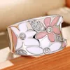 Huitan Romantische rosa/weiße Blumenmuster-Ringe für Frauen, handgefertigter Emaille-Ring mit CZ, neu gestalteter Damenschmuck, ausgefallenes Geschenk