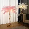 Candelabros Lámparas de pie LED para sala de estar de pie Lámpara de pluma de avestruz de lujo moderna Decoración de luz de resina dorada Hone