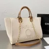 Bolsas de noite femininas clássicas de luxo Bolsa de lona de marca Moda Pérola Bolsa de mão de praia Mochila feminina grande Mochila pequena Pacotes portáteis Bolsas de compras Qp1f