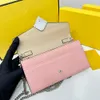 2023 Gray Pink Black Cowhide Flap Women's Wallet Rectangular utseende Flap Design Metallkedja axelrem Högkvalitativ märke Fashion Cute Personality Style