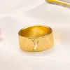 Bijoux design en acier inoxydable modèle femmes lettre anneau titane acier hommes et femmes bague de fiançailles cadeau Saint Valentin