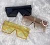 Fabrikpreis Quadratische übergroße 2020-Sonnenbrille für Damen HESHENG Trendige modische Sonnenbrille 2020 für Damen