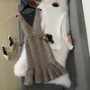 Sukienki do pracy jesienno-zimowa 2 częściowy zestaw kobiet Slim Plaid wełniana sukienka ogrodniczka moda sweter z półgolfem kamizelka z falbanką garnitur M17