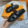 Sandale plate célèbre designer femme Comfort Slipper Sandales de plage de luxe Sliders pour hommes et femmes Pantoufle en cuir Beach Casual shoe