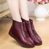 Nytt i kvinnliga ankelstövlar Fashion Warm Mother's Boots Flat-Bottom Bekväm non-slip Front-blixtlås Stängning Womens Shoes L230704