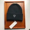 Chapeaux de créateurs de luxe de qualité supérieure Chapeaux d'hiver pour hommes Chapeaux brodés d'amour Chapeaux tricotés pour femmes Bonnet 8 couleurs