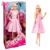 Puppen Original The Movie Sammlerpuppe Margot Robbie wie im rosa Gingham-Kleid Kind Mädchen Spielzeug Weihnachtsgeschenk Hpj96 230712