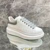 2023 Top Hot Luksusowe buty modowe The Four Seasons Sneakers Lace-Up Canvas Treners Haftery Street Stars Stars Patches Size 35-46 XSD221105
