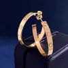 C字型チタンスチールイヤリングローズゴールドネジ印刷された完全な爪大きな円のイヤリングイヤリングヨーロッパとアメリカのファッション