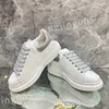 2023 Top Hot Luksusowe buty modowe The Four Seasons Sneakers Lace-Up Canvas Treners Haftery Street Stars Stars Patches Size 35-46 XSD221105