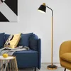 Vloerlampen Wit Metaal Lamp Woonkamer Nordic Slaapkamer Studie Extreem Eenvoudig Luxueus Postmodern Verticaal Amerikaans Nachtkastje