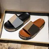 Lyxiga tofflor Kvinnors designer glider kvinnor Sandaler klackar Cotton Casual Slipper för våren och hösten Flat Comfort Mules vadderade främre remskor Storlek 36-42