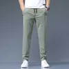 Summer Ice Silk Men's Casual Pants Iron Free High Elastic Nylon Smooth Solid Color Embrodery Snabbtorkning Fashion Feet Pants Pants