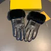 Leathe Hiver Designer Medies Five Dingers Fleece Fleece épaissis Gant Glove tendance Élégant Solid Fluffy Protective Gants Gants de vacances S