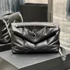 Kvinnor Mens äkta läder crossbody puffer satchel väska lyxdesigner lambskin quiltad gym tote rese axelväska toppkvalitet silver kedja handväska koppling väskor