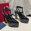 Runway platform Pointed Dress Shoes Ankle buckle patent leather Gladiator pumps Women's sandals Luxury designer high heels factory footwear With box