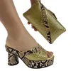 Sandaler Top Brand Designer Shoe and Bag Matching Set Snake Print Bling Glitter med Purse Wed Party High Heels 230713