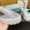 7a designer kvinnor skor casual skor klänning skor lyx läder kristall glitter diamant gabardine sneakers dubbel hjul platt skor tjocka botten sneakers grossist