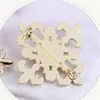 Nouveau Style Broche De Luxe Desinger Femmes Strass Perle Lettre Broches Costume Pin Mode Bijoux Vêtements Décoration Haute Qualité Accessoires