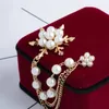 Stift broscher eleganta pärl snöflinga kedja tofsar brosch mode för kvinnor stift smycken 230714