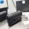 Luxurys Tote Tasarımcı Çanta Çanakları Kadınlar Kanal Kanal Debriyaj Flep El Çantası Klasik Ünlü Moda Mini Seyahat Crobaby Değişim Bag6hh