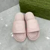 2023 Neue Stil Hausschuhe Sandale Sliders Macaron dicken Boden rutschfeste weiche Unterseite Mode G Haus Slipper Frauen tragen Strand Flip-Flops INS